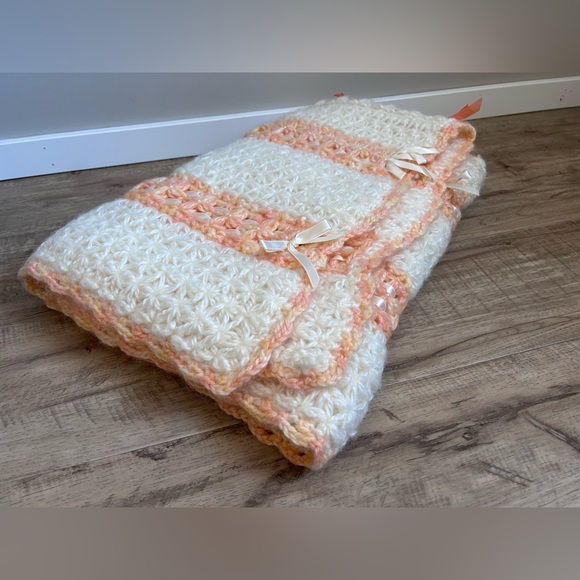 Handmade sweet Cream Peach Crochet baby Blanket ribbon bow pearl beads granny - Picture 5 of 9